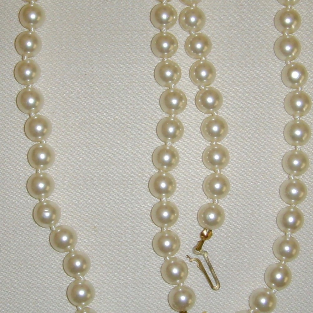 Simulated Single Strand Pearls - Picture 9 of 10